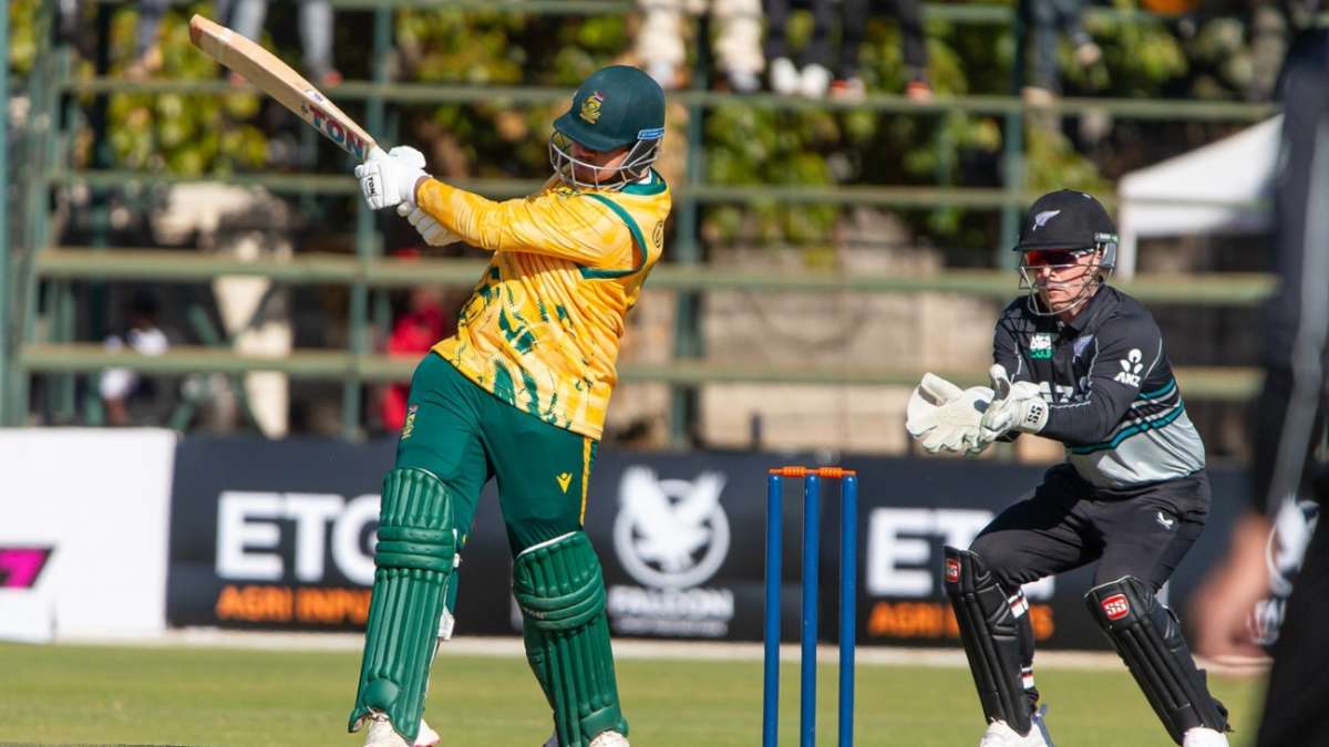 New Zealand bring in O'Rourke and Foulkes, and opt to field first