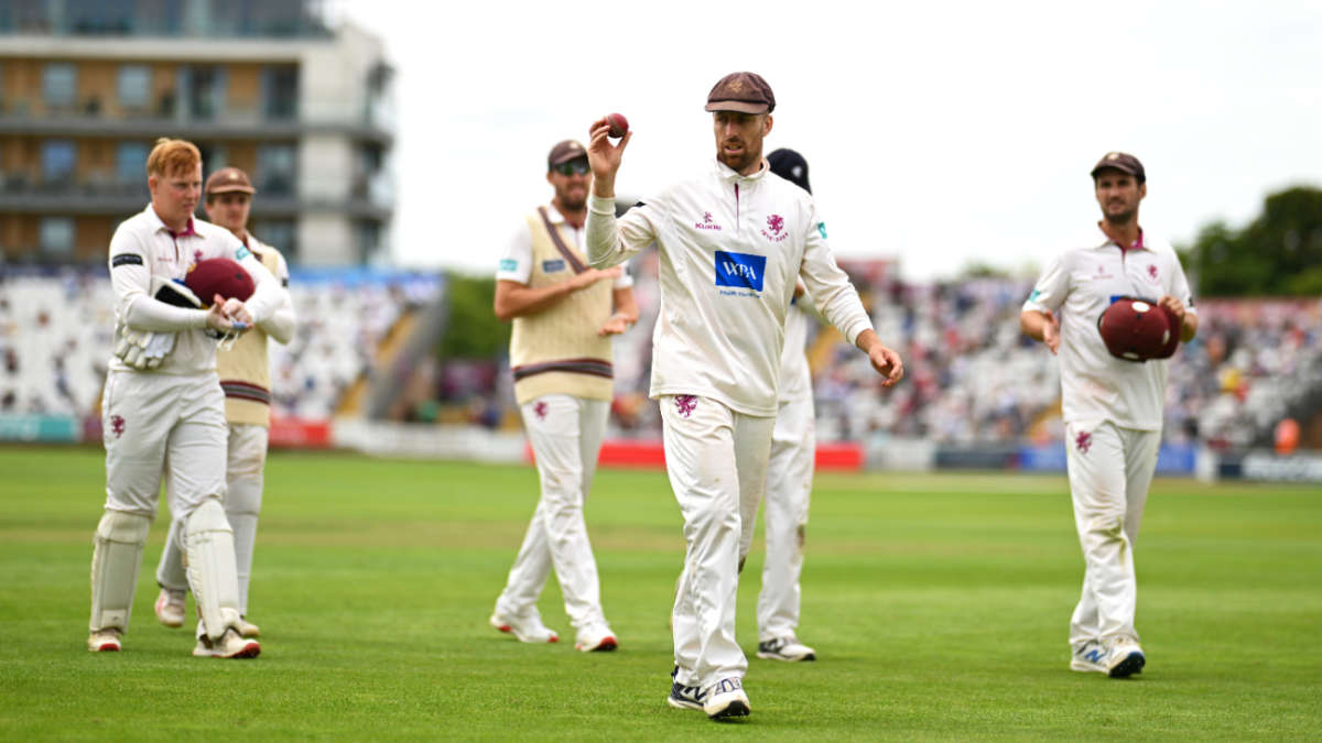 Jack Leach masterclass plunges Hampshire into deeper trouble 