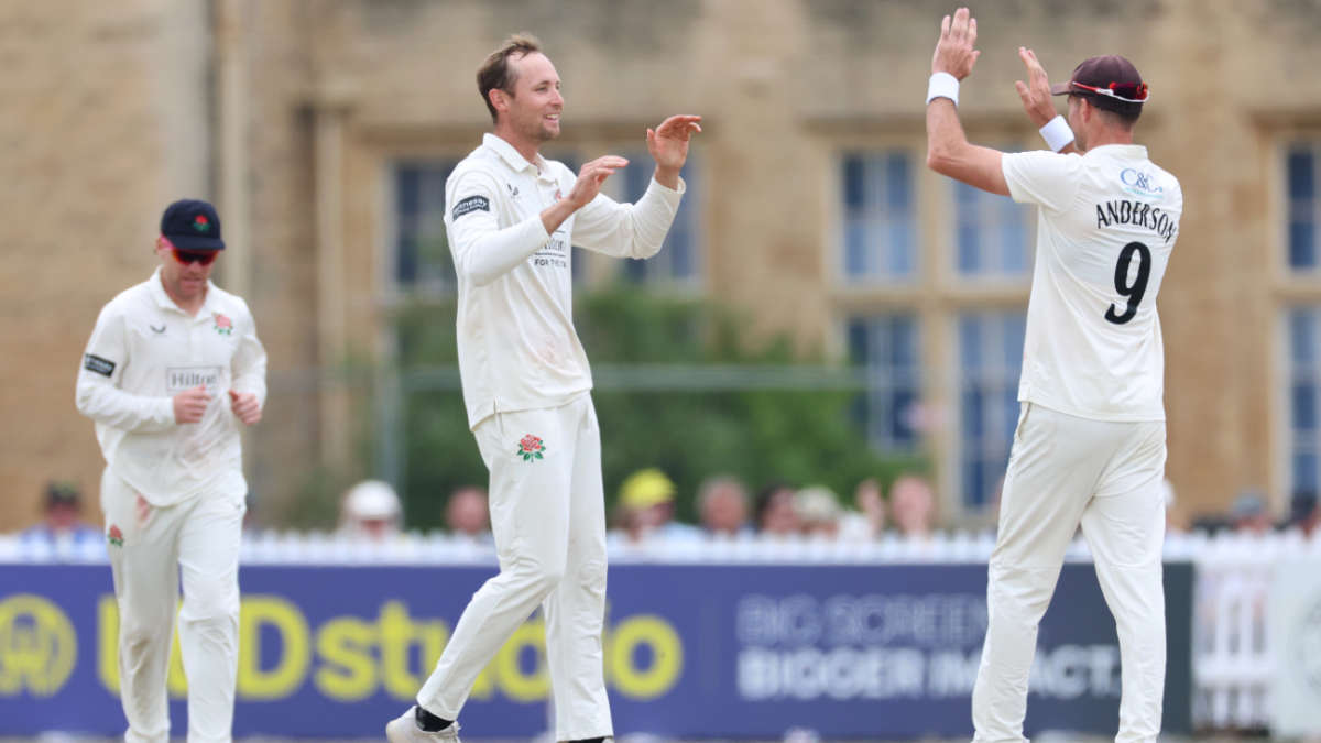 Hartley six-for puts Lancashire in control despite Charlesworth 160