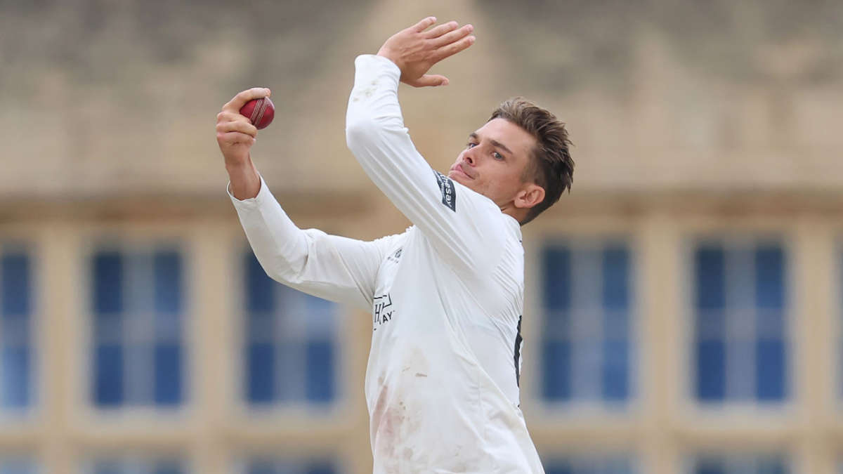 Chris Green six-for gives Lancashire edge 