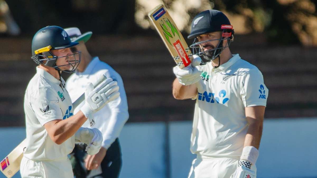 Mitchell 80 puts New Zealand ahead despite middle-order collapse 