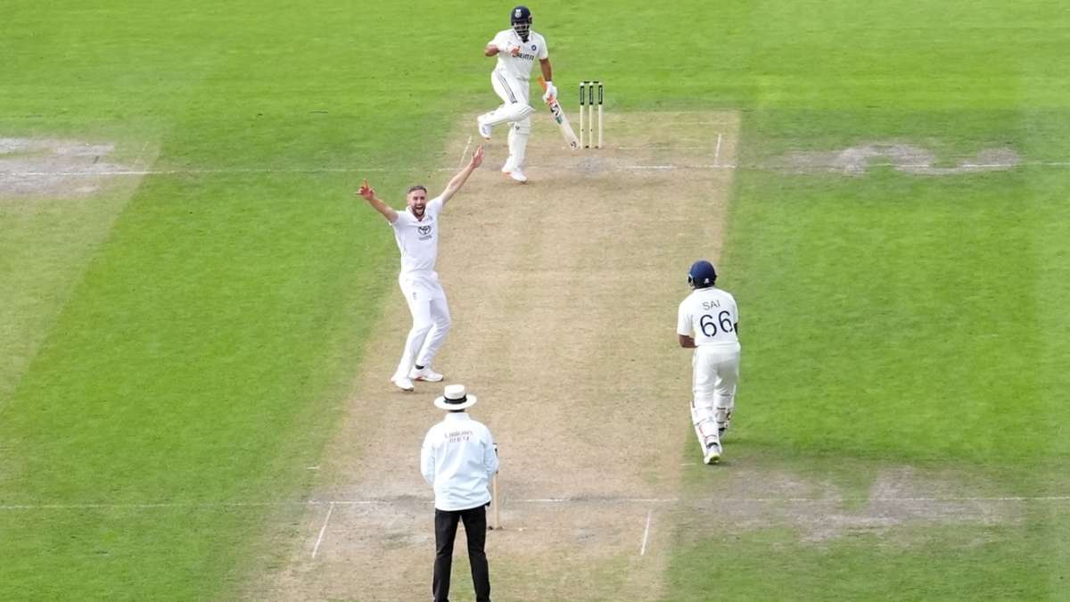 Walking wounded: Woakes and Pant bond over injuries