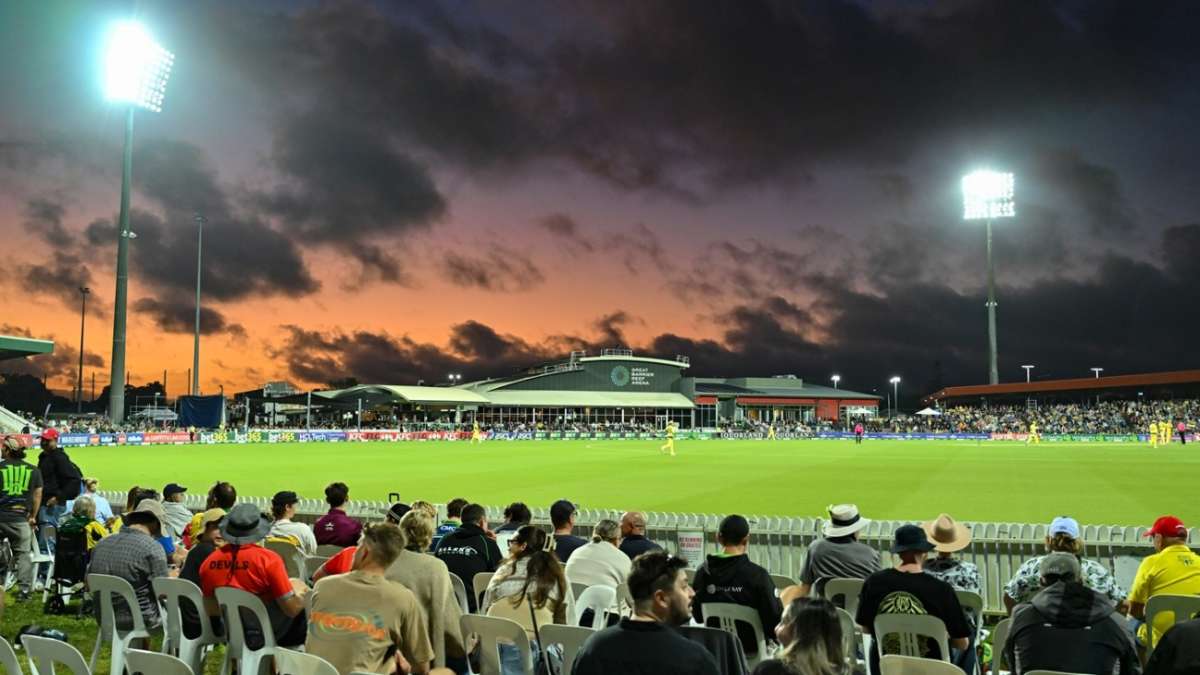 Which ground holds the record for the longest gaps between matches hosted?