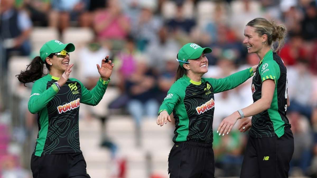 Lauren Bell starred with the ball, taking 4 wickets for 6 runs.