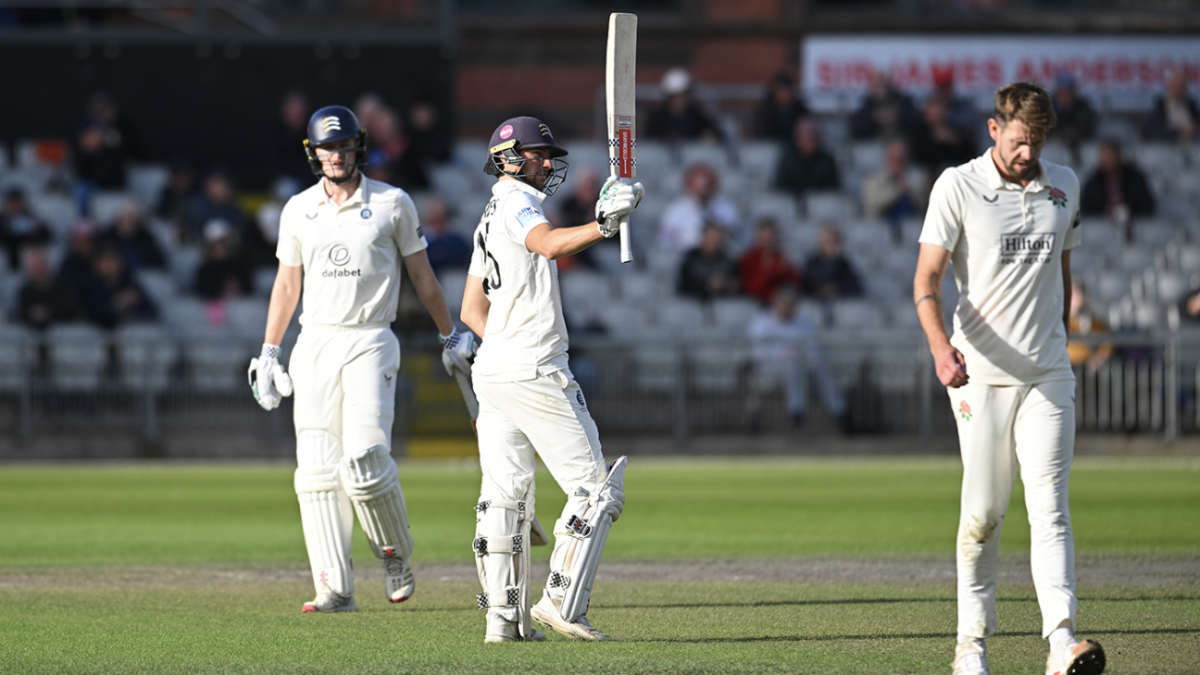 Bailey gives Lancashire edge despite De Caires, Geddes fifties