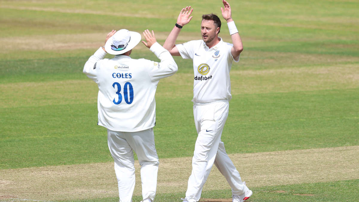 Ollie Robinson's 11-wicket haul sees Sussex finish season on high