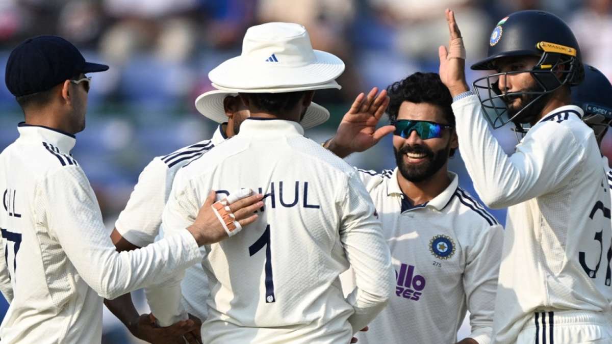 Live - Jadeja, Kuldeep strike after Gill propels India to 518