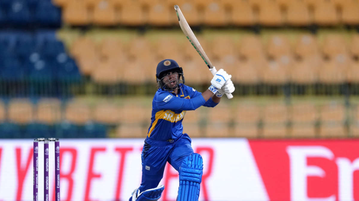 Live - Nilakshika's rapid fifty lifts SL to 258