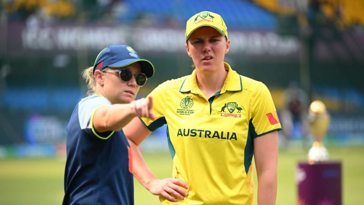 Australia bring in Voll, Molineux and Garth, ask unchanged England to bat