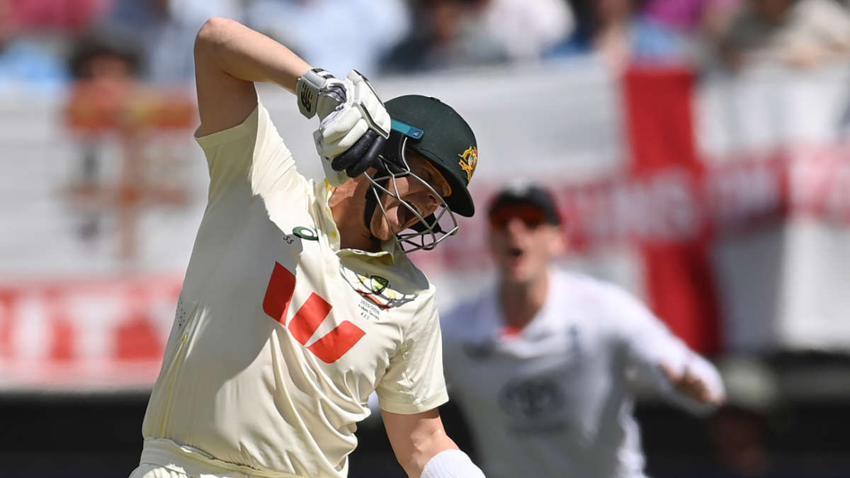 Live - Smith, Labuschagne hang tough after Starc seven-for