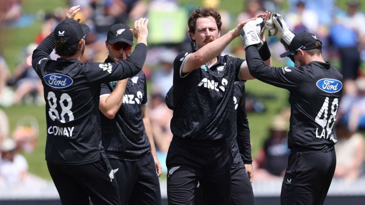 Henry and Chapman lead NZ to 3-0 victory
