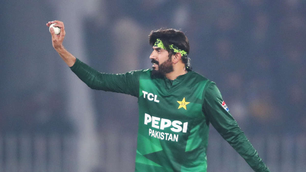 Babar 74, Tariq hat-trick take Pakistan into final