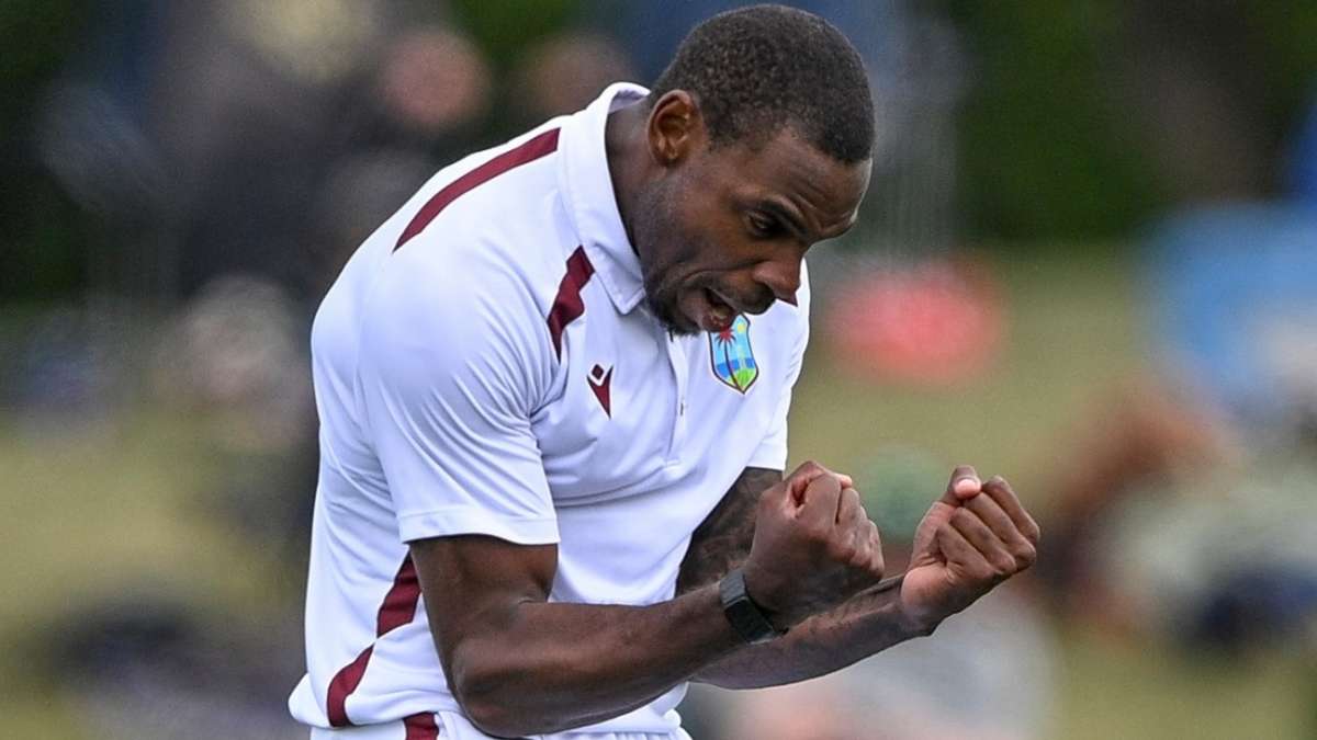 Live - Greaves, Seales rattle NZ after Williamson fifty