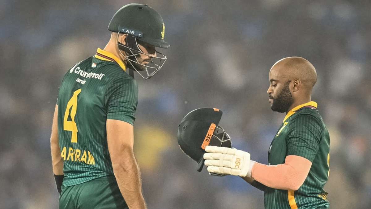 Live - Markram crosses fifty, Bavuma eases along