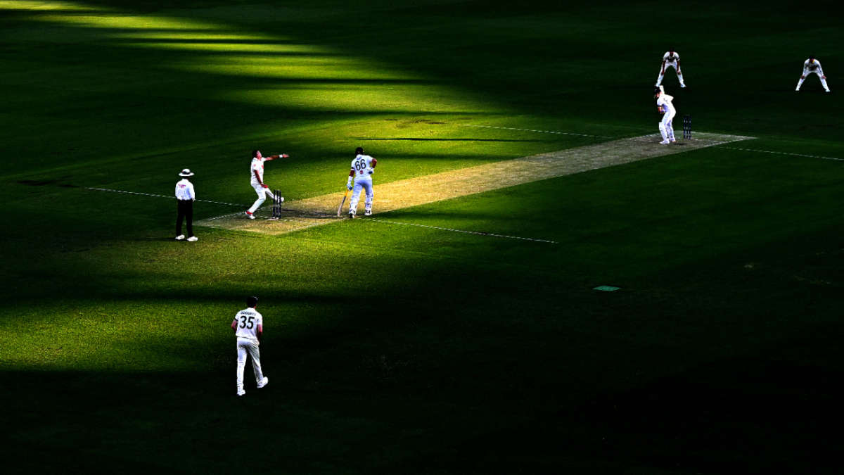 Live - Root and Stokes look to push on under lights
