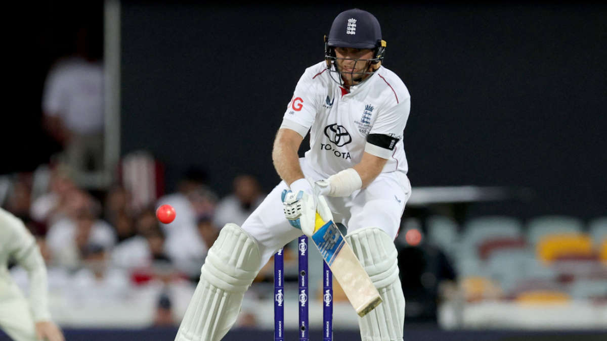 Root ton, Starc six as England reach 325 for 9