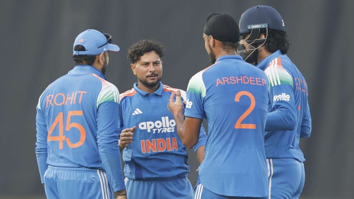 Live - Kuldeep's fourth strike leave SA tottering