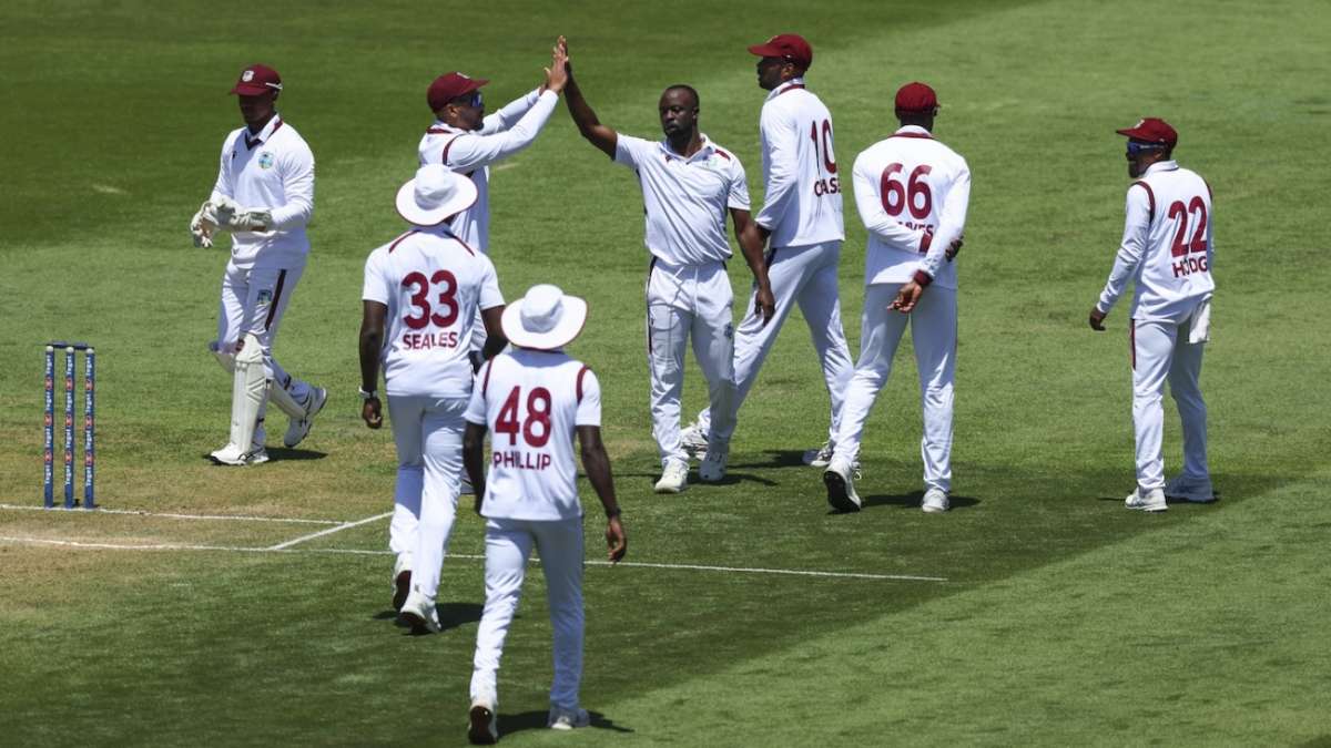 Live - Roach and Greaves strike immediately after lunch