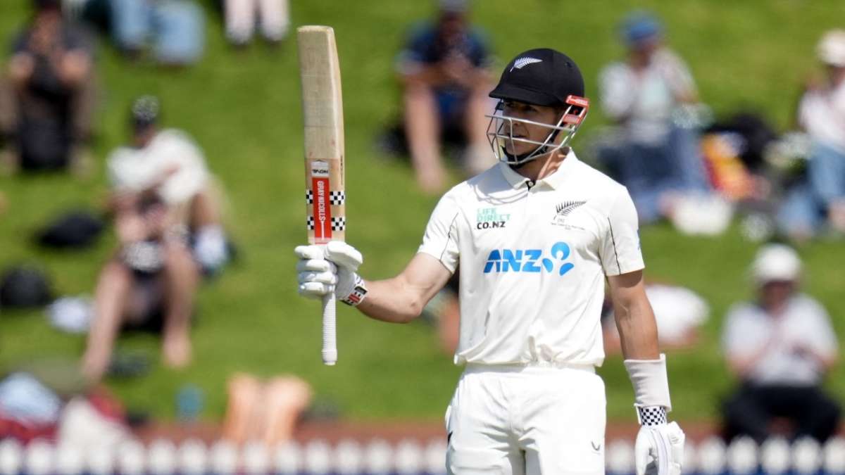 Live - Hay hits fifty on debut after Phillip removes Mitchell