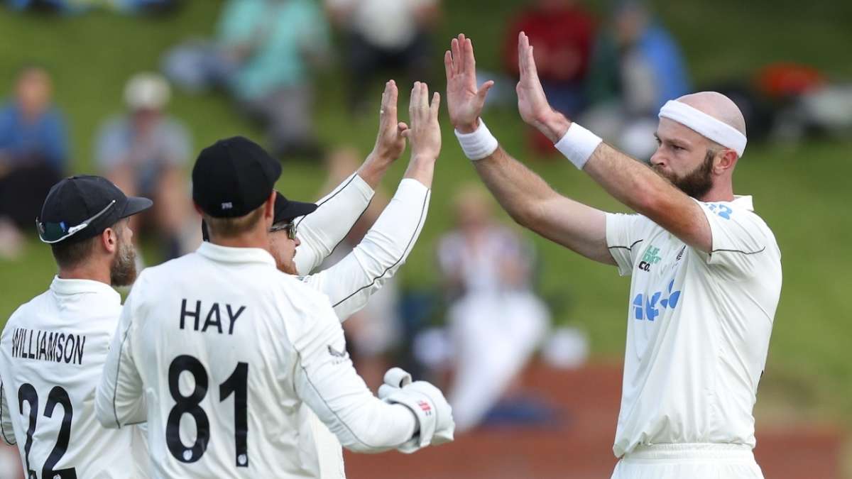 Live - Duffy, Rae strike early after NZ take 73-run lead