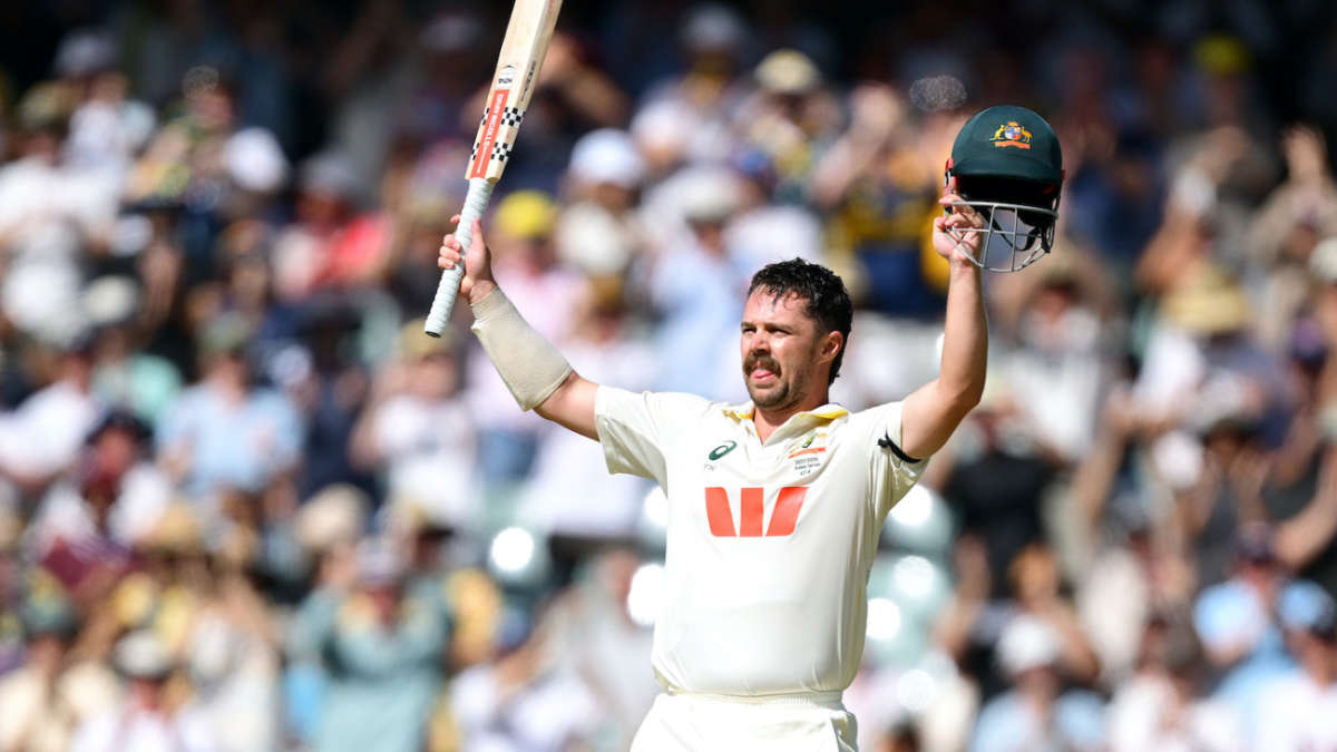 Live - Head, Carey resume century stand with more on offer