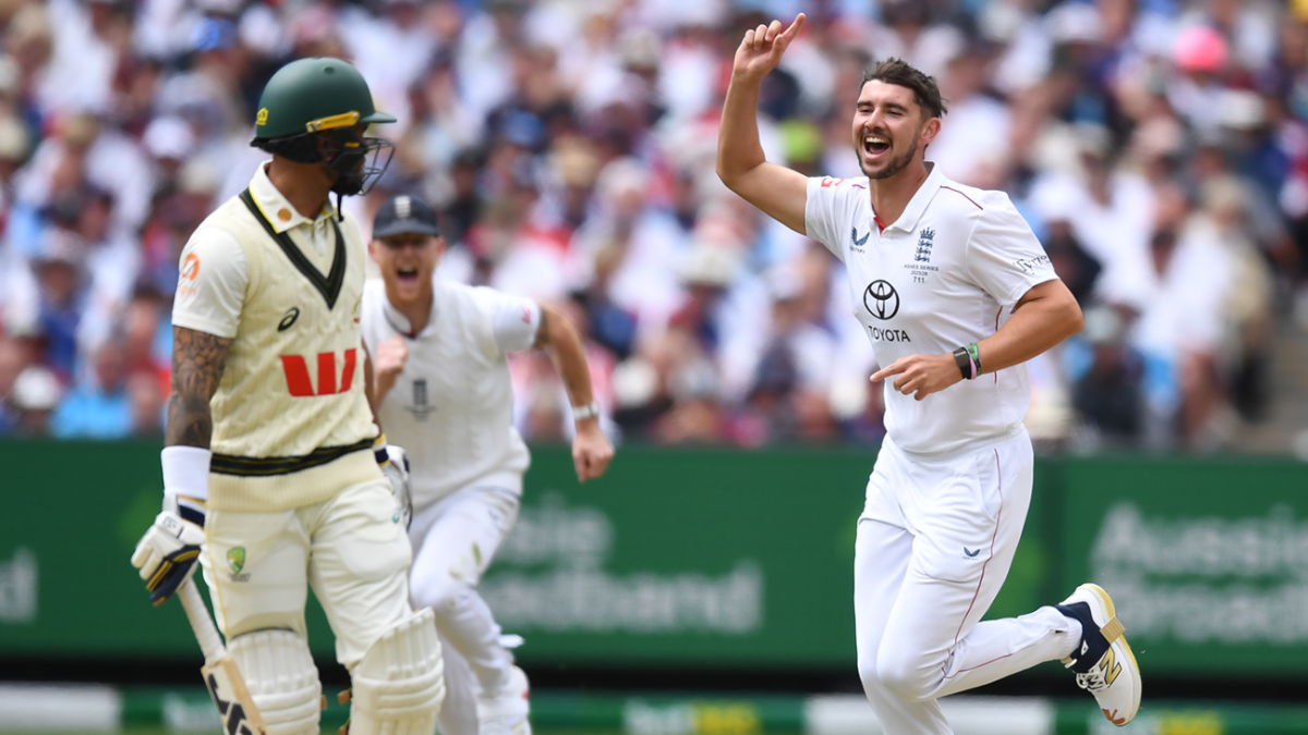 Live - Tongue strikes twice as England surge