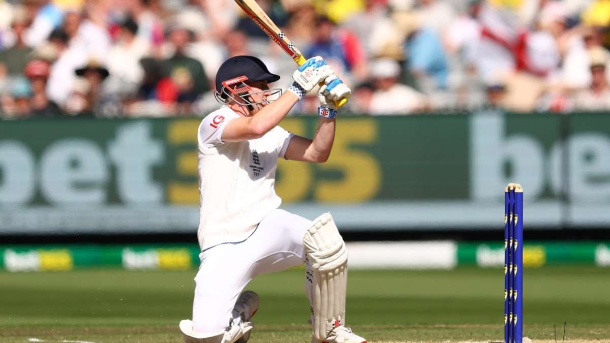 Live - Wobbly England win their first Test in Australia in 15 years