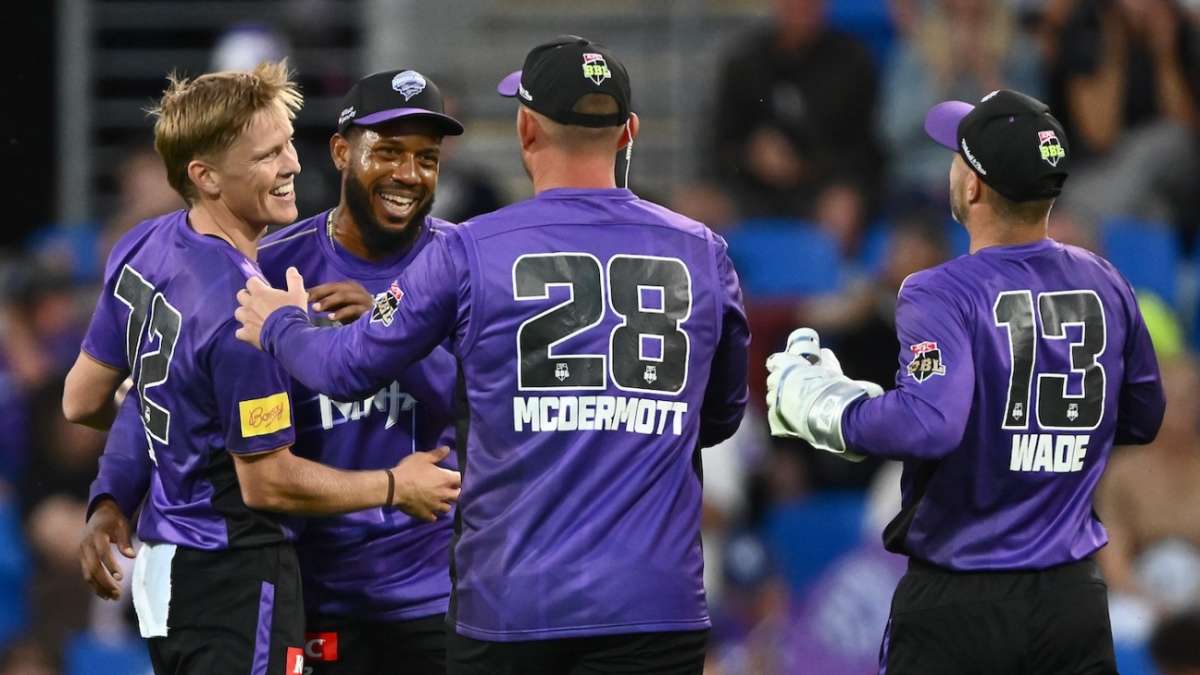 Live - Owen falls early in Hurricanes' chase of 163