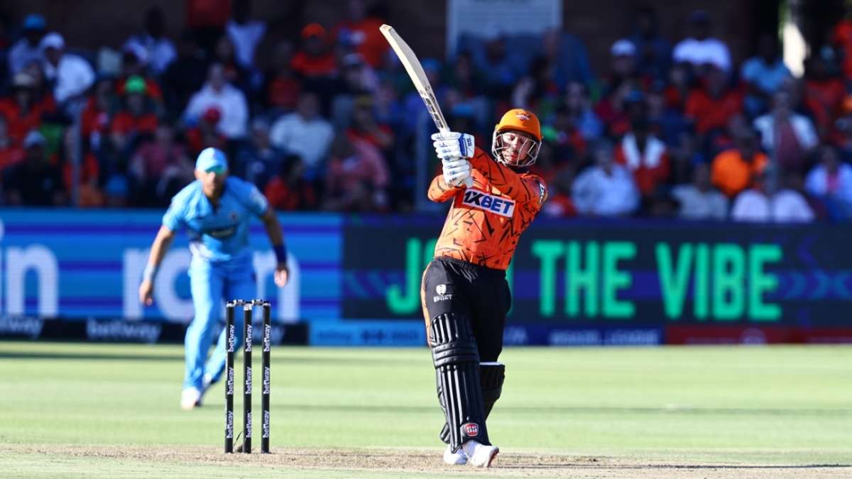 Live - De Kock, Breetzke fifties put Sunrisers in high gear