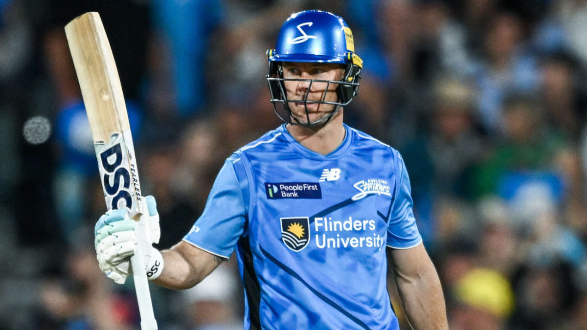 Chris Lynn, bowlers star in small chase as Strikers break New Year's Eve hoodoo