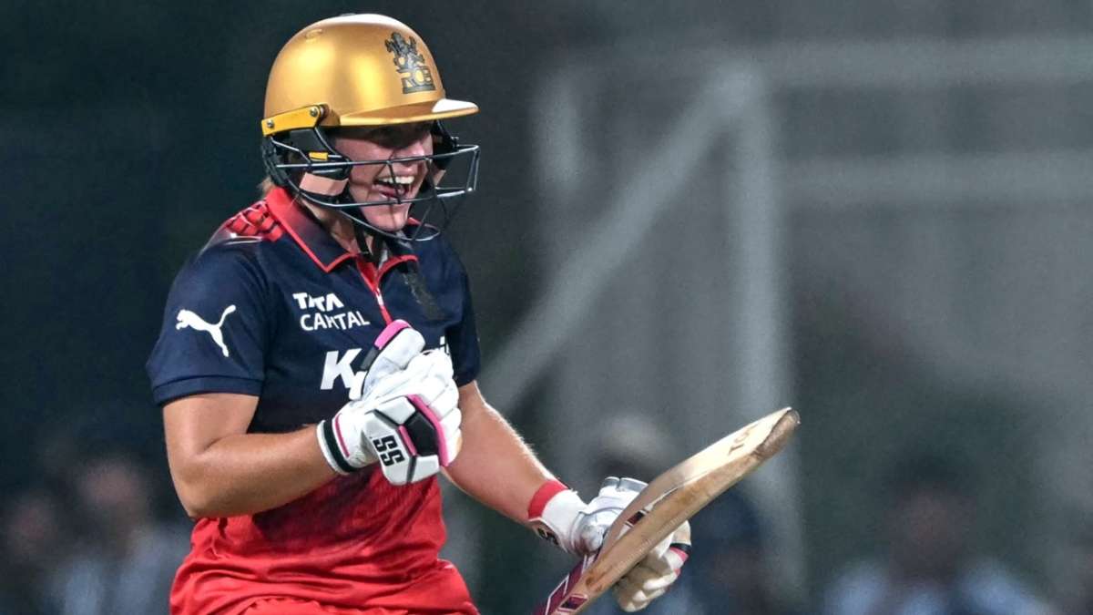 Live - RCB bowl, bring in Gautami for Prema