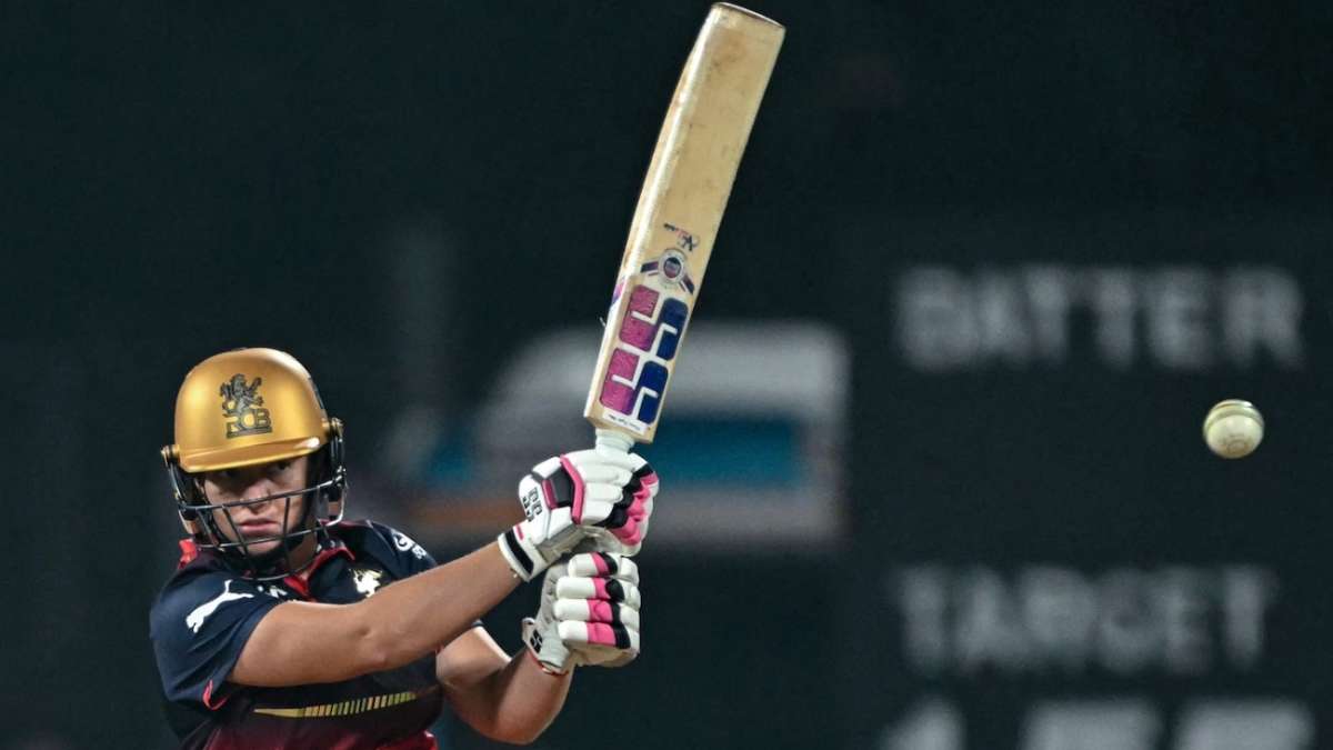 With spunk and power, de Klerk makes opening night her own