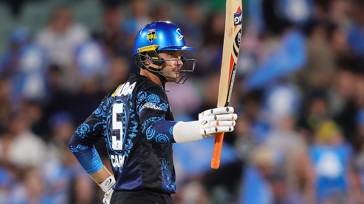 Live - Strikers ask Renegades to bat