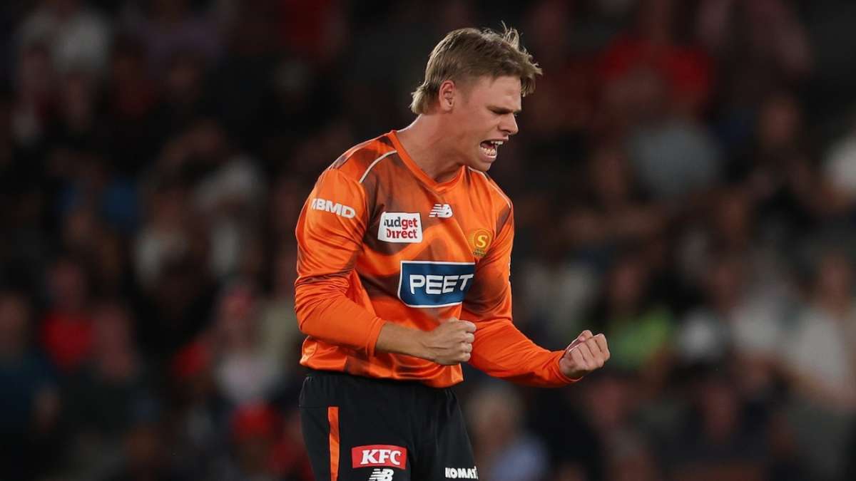 Live - Scorchers and Stars in battle for top spot