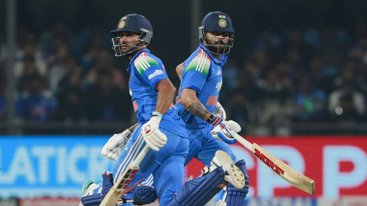 Live - Lennox, Clarke leave a tough ask for Kohli