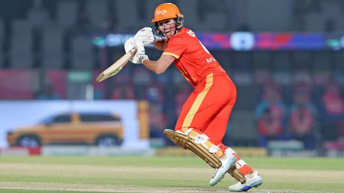 Live - Kanwar cameo gives Giants 174 despite Charani four-for