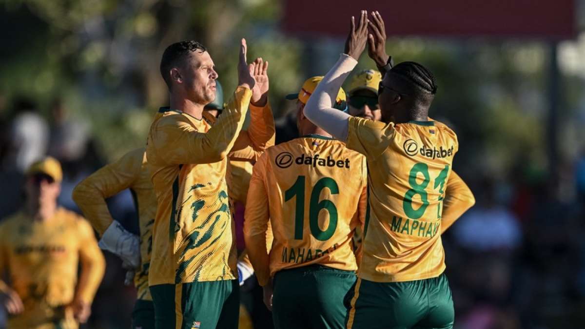 Live - Hope returns; SA make four changes and bowl