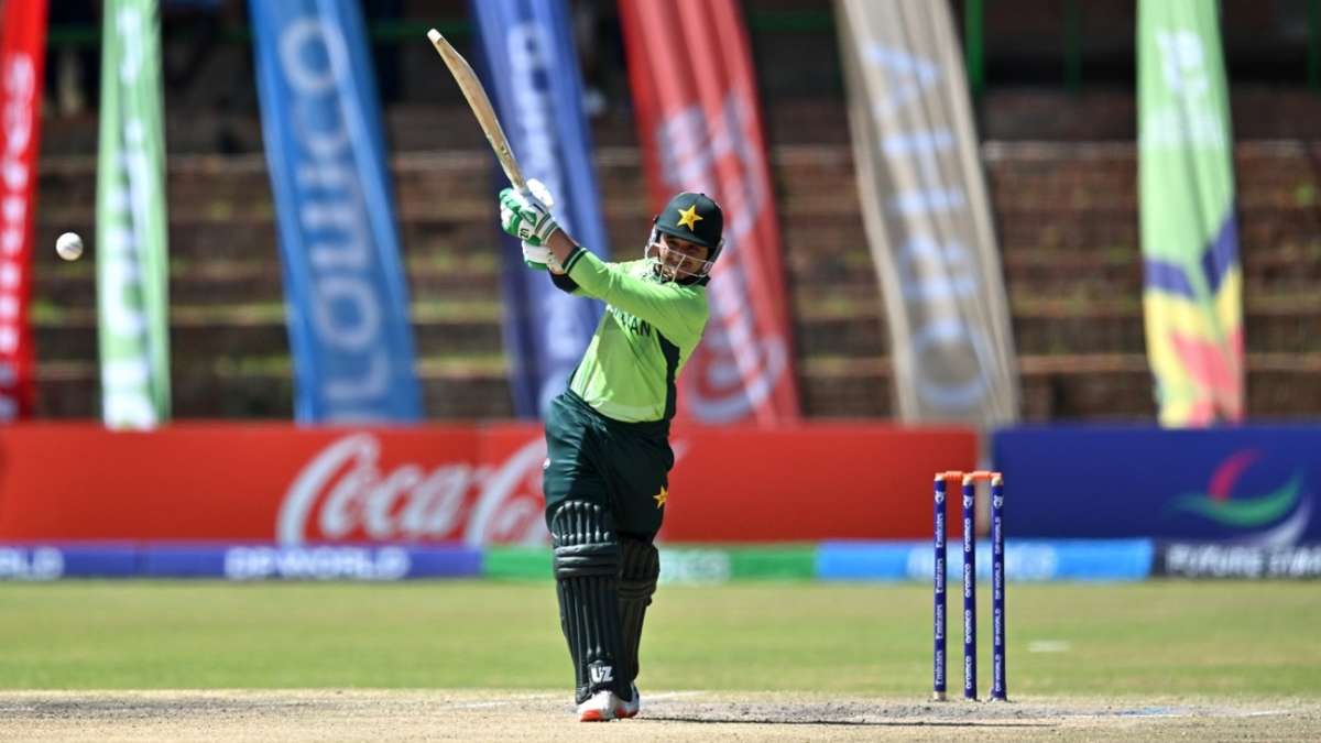 Live - Pakistan need to chase by 33.3 overs to qualify