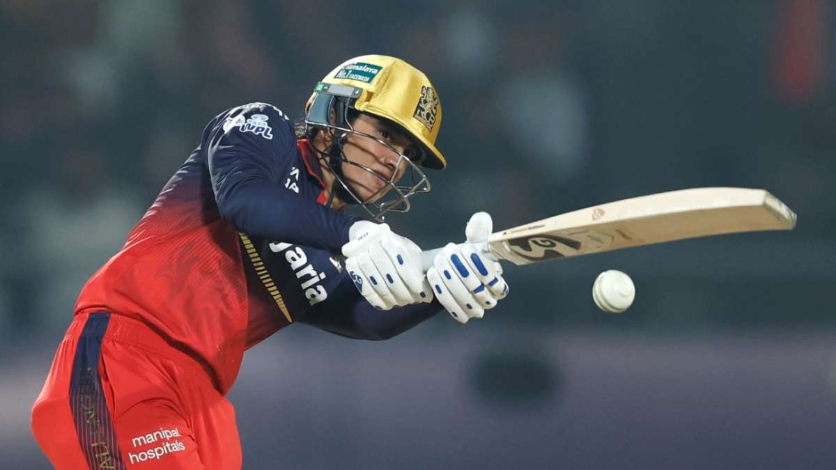 Live - Mandhana and Voll turn big chase into stroll