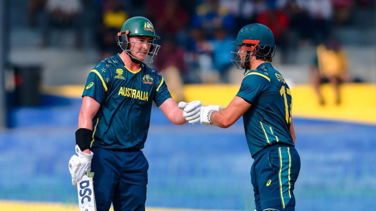 Live - Stoinis key at the death as Australia look for lift-off