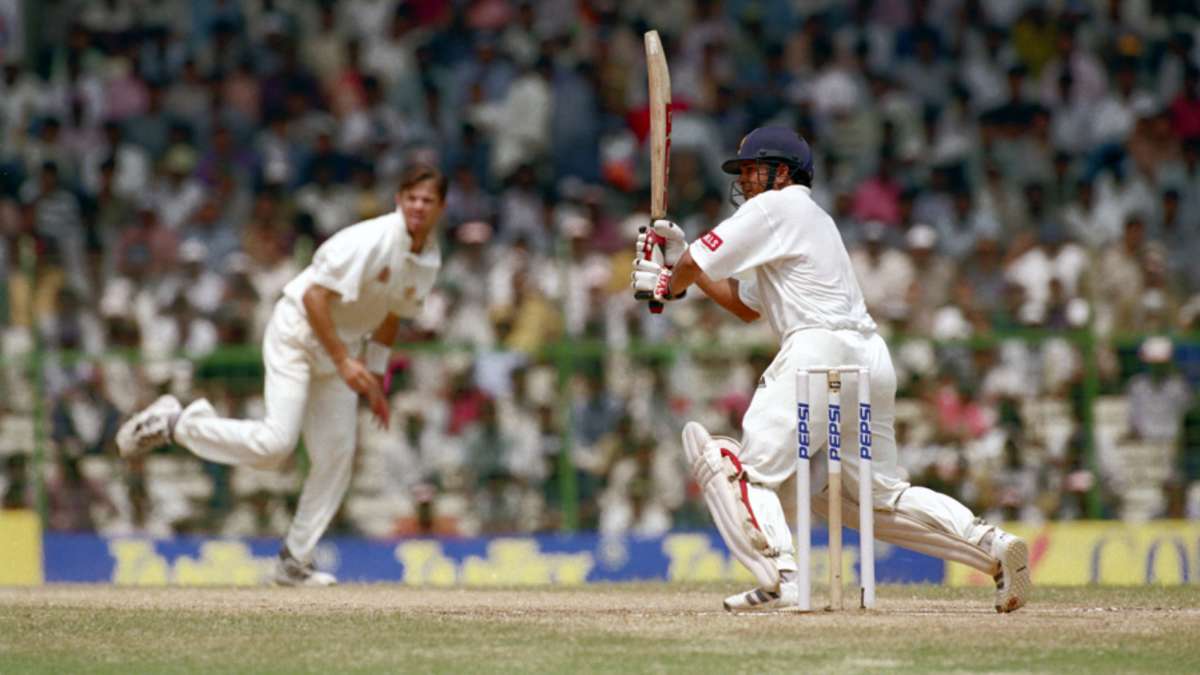 Tendulkar outwits Warne