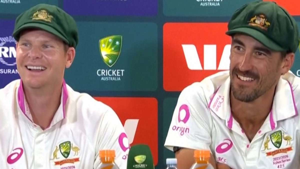 Steve Smith and Mitchell Starc react to winning the Ashes vs. England