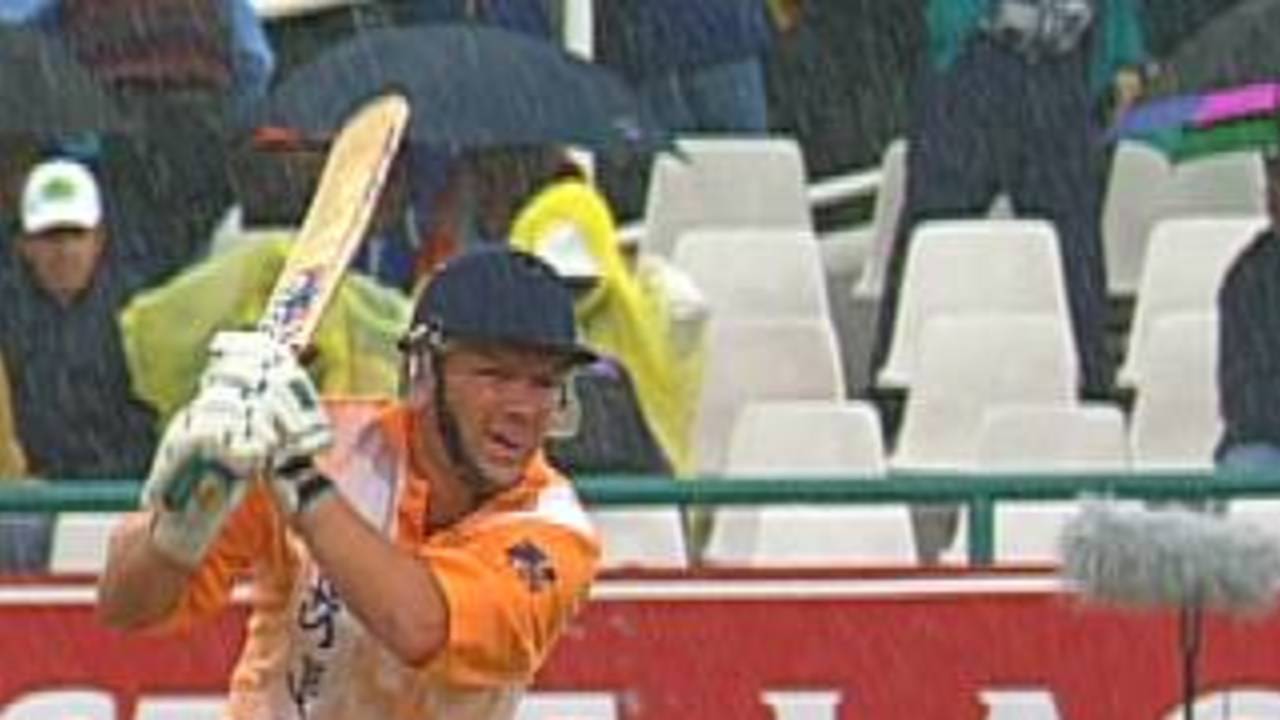 Kosie Venter hits out for Free State during the rain-affected Standard Bank Cup quarterfinal against Western Province at Newlands, 9 January 1998.