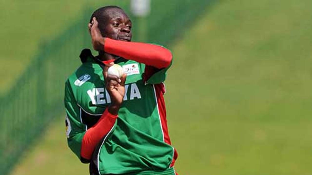 Lameck Onyango bowls against Bermuda, Bermuda v Kenya, ICC World Cup Qualifiers, Potchefstroom, April 6, 2009