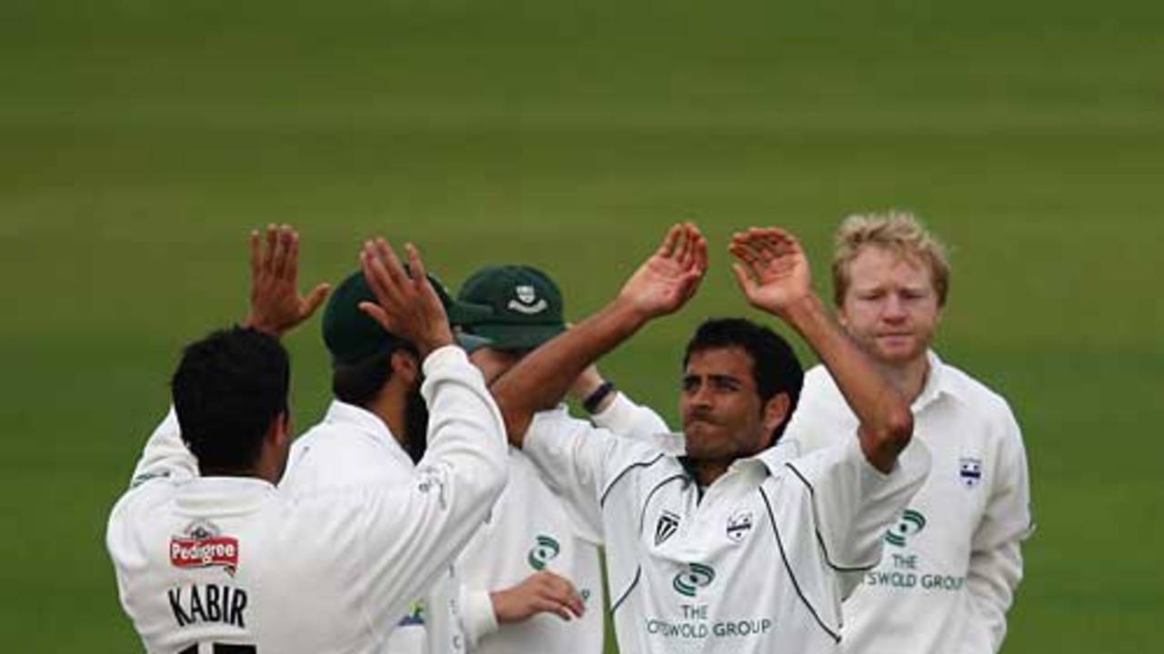 Imran Arif collected four wickets to help Worcestershire's cause, Hampshire v Worcestershire, County Championship Division One, The Rose Bowl, April 16, 2009