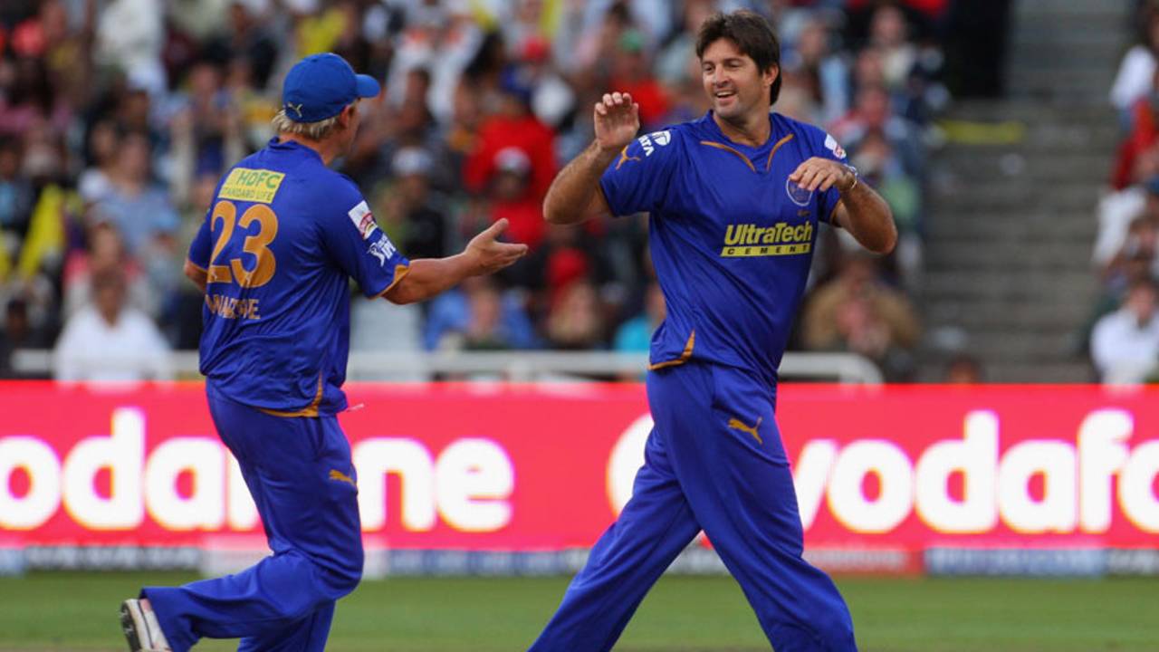 Tyron Henderson celebrates his first IPL victim, Bangalore Royal Challenger v Rajasthan Royals IPL, 2nd game, Cape Town, April 18, 2009