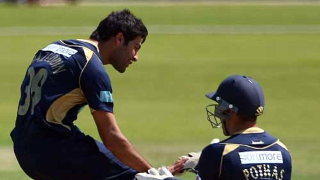 Hamza Riazuddin celebrates one of his three wickets, Hampshire v Sussex, Twenty20 Cup, The Rose Bowl, May 25, 2009