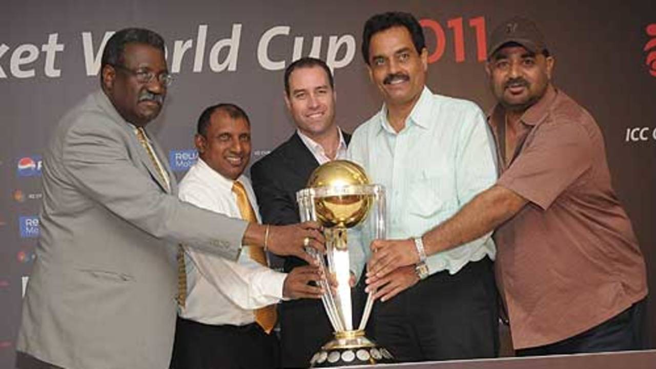 Clive Lloyd, Aravinda de Silva, Michael Bevan, Dilip Vengsarkar and Balwinder Sandhu with the World Cup