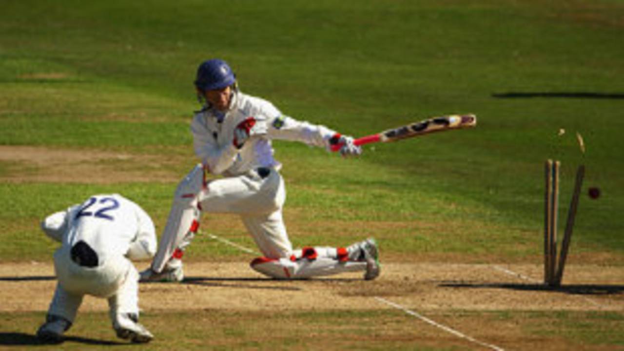 Tony Frost is cleaned up by David Wainwright, Yorkshire v Warwickshire, County Championship, Division One, Scarborough, August 27, 2009