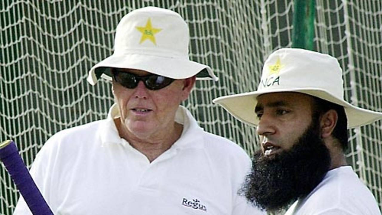 Barry Richards and Saeed Anwar at the nets